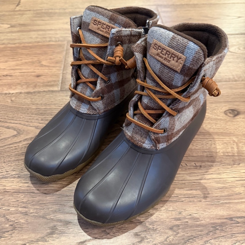 Sperry Saltwater Emboss Wool Boots Plaid 7 EUC